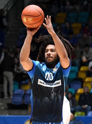 12 04 2026, xokbx, Basketball easyCredit BBL Bundesliga, Frankfurt Skyliners MLP Academics Heidelberg v l Tyger Campbell Fraport Skyliners Frankfurt beim Wurf DFL DFB REGULATIONS PROHIBIT ANY USE OF PHOTOGRAPHS as IMAGE SEQUENCES and or QUASI VIDEO Frankfurt am Main