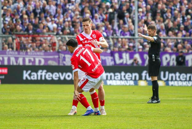 Football, FC Energie Cottbus, Can Moustfa plays with a false name on his jersey - Stock photos