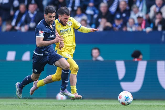 Soccer 2 Bundesliga 29 Matchday VfL Bochum Eintracht Braunschweig on 12 04 2026 at Vonovia Ruhrstadion in Bochum Gerrit Holtmann Bochum , left Mehmet Aydin Braunschweig , right DFL regulations prohibit any use of photographs as image sequences and or quasi video xJRx