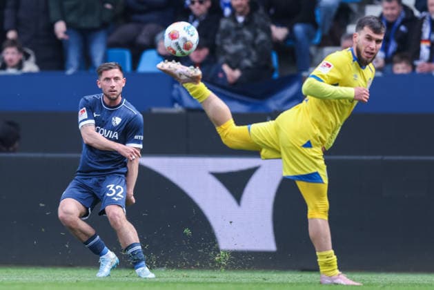 Soccer 2 Bundesliga 29 Matchday VfL Bochum Eintracht Braunschweig on 12 04 2026 at Vonovia Ruhrstadion in Bochum Maximilian Wittek Bochum , left Mehmet Aydin Braunschweig , right DFL regulations prohibit any use of photographs as image sequences and or quasi video xJRx