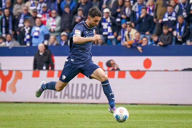 Germany Soccer 2 Bundesliga 2025 2026, Matchday 29 VfL Bochum vs Eintracht Braunschweig Vonovia Ruhrstadion Gerrit Holtmann VfL Bochum, 17 Copyright: xJOERANxSTEINSIEKx