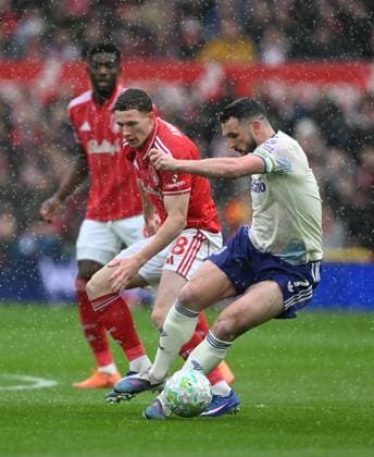 Elliot Anderson of Nottingham Forest and John McGinn of Aston Villa Nottingham Forest v Aston Villa, Premier League, Football, City Ground, Nottingham, UK - 12 Apr 2026Nottingham City Ground United Kingdom EDITORIAL USE ONLY No use with unauthorised audio, video, data, fixture lists, club league logos or live services. Online in-match use limited to 120 images, no video emulation. No use in betting, games or single club league player publications. Copyright: xAnnaxGowthorpe Shutterstockx 16823615m
