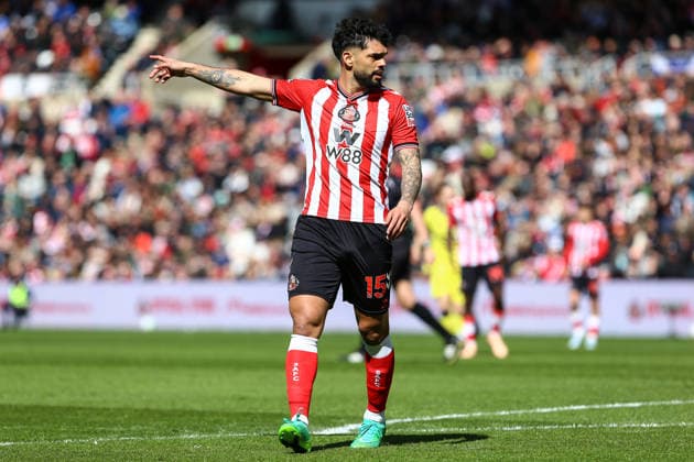 SUNDERLAND, ENGLAND, APRIL 12: Omar Alderete of Sunderland AFC points during a Premier League 2025-26 match between Sunderland and Tottenham Hotspur at Stadium of Light on April 12, 2026 in Sunderland, England. (Photo by Zach Forster Sports Press Photo) Copyright: xZachxForster SportsxPressxPhotox Sportspressphoto_SPR128005