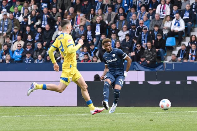 Farid Alfa Ruprecht VfL Bochum , re , scores the goal to 3 0 12 04 2026, Soccer 2 Bundesliga, Season 2025 2026, 29 Matchday, VfL Bochum Eintracht Braunschweig DFL regulations prohibit any use of photographs as image sequences and or quasi video Bochum Vonovia Ruhrstadion Nordrhein Westfalen Germany Team2