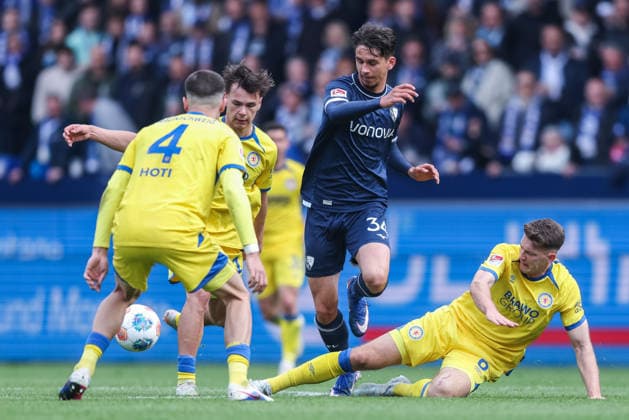 Soccer 2 Bundesliga 29 Matchday VfL Bochum Eintracht Braunschweig on 12 04 2026 at Vonovia Ruhrstadion in Bochum Cajetan Lenz Bochum , left Florian Flick Braunschweig , right DFL regulations prohibit any use of photographs as image sequences and or quasi video xJRx
