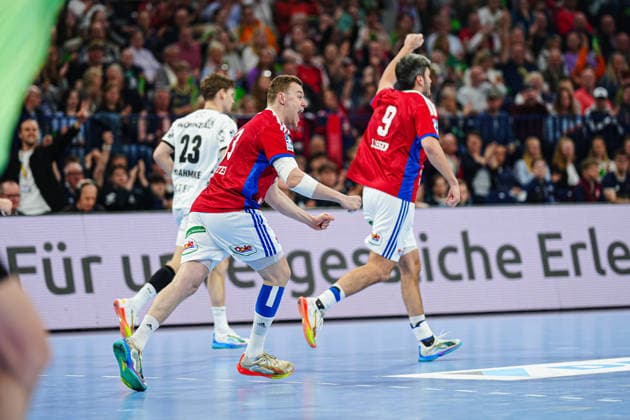 Goal celebration Moritz Sauter Handball Sport Verein Hamburg, 33 GER, Handball Sport Verein Hamburg vs THW Kiel, Handball, 1 Bundesliga, Matchday 28, Season 2025 2026, 12 04 2026 GER, Handball Sport Verein Hamburg vs THW Kiel, Handball, 1 Bundesliga, Matchday 28, Season 2025 2026, 12 04 2026 Hamburg Copyright: xEibner-Pressefoto MarcelxvonxFehrnx EP_MFN