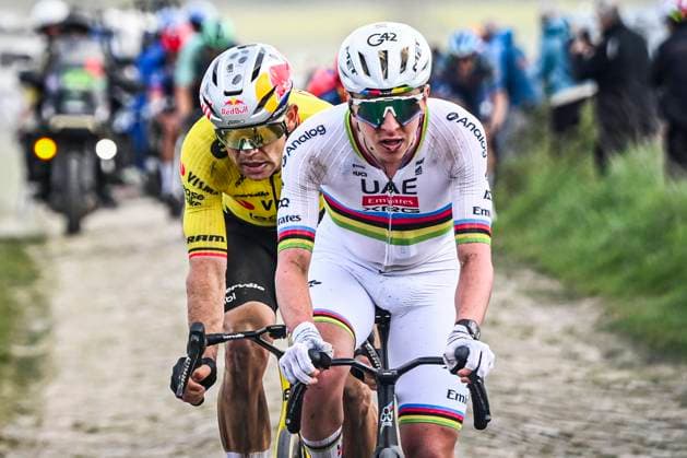 Paris - Roubaix Hauts-de-France 2026 Cycling Race ROUBAIX, FRANCE - APRIL 12 : Pogacar Tadej (SLO) of UAE Team Emirates XRG, Van Aert Wout (BEL) of Team Visma Lease a Bike in the escape pack during the 123rd edition of Paris - Roubaix Hauts-de-France an UCI World Tour 1.UWT one day cycling road race for Men Elite of 258 km with start in Compiegne and finish in Roubaix on April 12, 2026 in Roubaix, France, 12 04 2026 ( Motordriver Kenny Verfaillie - Roubaix France  Copyright: xVincentxKalutx