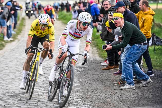 Paris - Roubaix Hauts-de-France 2026 Cycling Race ROUBAIX, FRANCE - APRIL 12 : Pogacar Tadej (SLO) of UAE Team Emirates XRG, Van Aert Wout (BEL) of Team Visma Lease a Bike in the escape pack during the 123rd edition of Paris - Roubaix Hauts-de-France an UCI World Tour 1.UWT one day cycling road race for Men Elite of 258 km with start in Compiegne and finish in Roubaix on April 12, 2026 in Roubaix, France, 12 04 2026 ( Motordriver Kenny Verfaillie - Roubaix France  Copyright: xVincentxKalutx