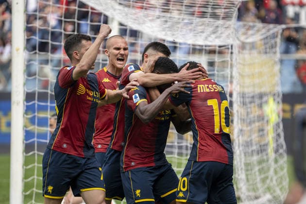 GENOA S VELEBRATION AFTER CALEB EKUBAN S GOAL during Genoa CFC vs US Sassuolo, Italian soccer Serie A match in Genoa, Italy, April 12 2026  Copyright: xJacopoxCane IPAxSportx xipa-agency.netx xx IPA_73911967 IPA_Agency_IPA73911967