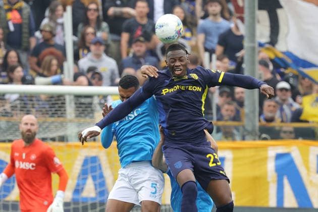 ParmaÕs Nesta Elphege and NapoliÕs Juan Jesus during the Serie A soccer match between Parma and Napoli at the Ennio Tardini Stadium in Parma Italy - Sunday, 12 april 2026. - Soccer .  Copyright: xAlbertoxMariani LaPressex