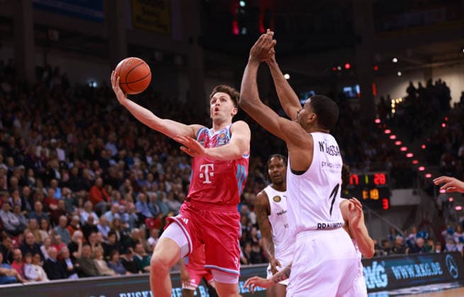 Grayson Murphy Bonn vs David N Guessan Braunschweig , Bonn, Germany, 12 04 2026, Basketball Bundesliga, Matchday 29, Telekom Baskets Bonn vs Basketball Löwen Braunschweig