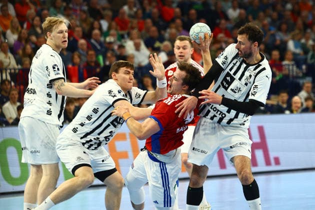 Handball I Men I Season 2025 2026 I Bundesliga I 28 Matchday I HSV Hamburg THW Kiel I 12 04 2026 Lukas Laube 20, THW Kiel Andreas Magaard 4, HSV Hamburg Hamburg Barclaycard Arena Hamburg Germany Copyright: xLobeca RalfxHomburgx