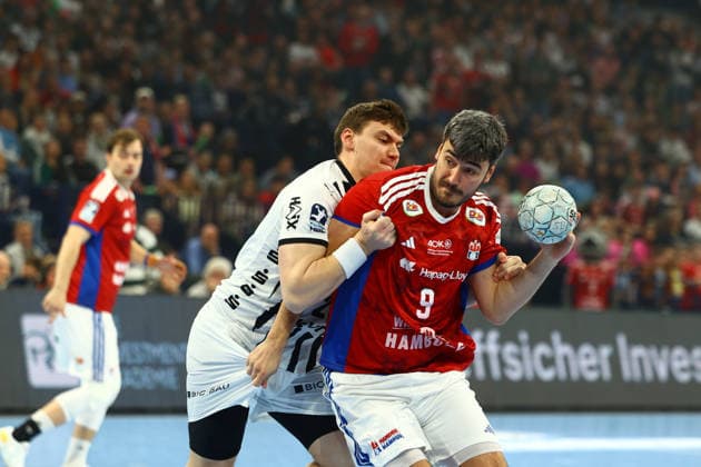 Handball I Men I Season 2025 2026 I Bundesliga I 28 Matchday I HSV Hamburg THW Kiel I 12 04 2026 Eric Johansson 21, THW Kiel Jacob Lassen 9, HSV Hamburg Hamburg Barclaycard Arena Hamburg Germany Copyright: xLobeca RalfxHomburgx