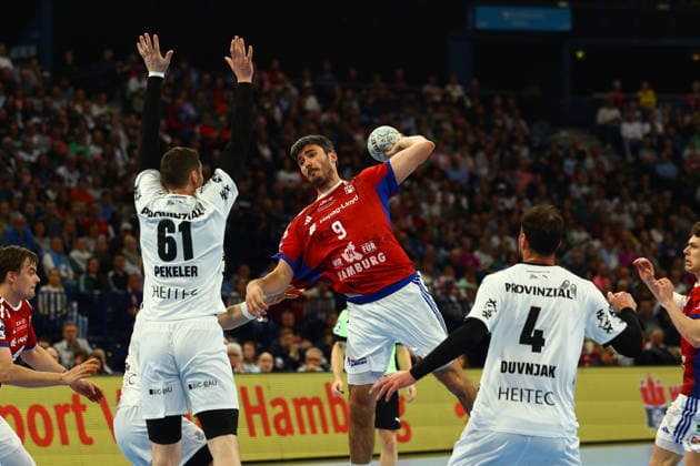 Handball I Men I Season 2025 2026 I Bundesliga I 28 Matchday I HSV Hamburg THW Kiel I 12 04 2026 Hendrik Pekeler 61, THW Kiel Jacob Lassen 9, HSV Hamburg Hamburg Barclaycard Arena Hamburg Germany Copyright: xLobeca RalfxHomburgx