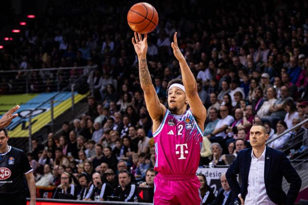 easyCredit Basketball Bundesliga, Telekom Baskets Bonn vs Basketball Löwen Braunschweig, 12 04 2026 Alijah Comithier Telekom Baskets Bonn 2 from outside easyCredit Basketball Bundesliga, Telekom Baskets Bonn vs Basketball Löwen Braunschweig, 12 04 2026, Telekom Dome Bonn Copyright: xBEAUTIFULxSPORTS Derixx