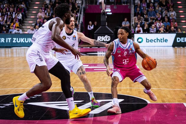 easyCredit Basketball Bundesliga, Telekom Baskets Bonn vs Basketball Löwen Braunschweig, 12 04 2026 Jalen Finch Telekom Baskets Bonn 0 vs two Braunschweig easyCredit Basketball Bundesliga, Telekom Baskets Bonn vs Basketball Löwen Braunschweig, 12 04 2026, Telekom Dome Bonn Copyright: xBEAUTIFULxSPORTS Derixx