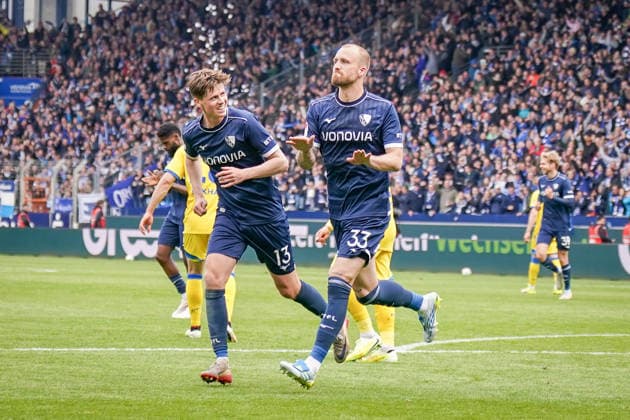 Germany Soccer 2 Bundesliga 2025 2026, Matchday 29 VfL Bochum vs Eintracht Braunschweig Vonovia Ruhrstadion Goal and goal celebration to 4 1 by Philipp Hofmann VfL Bochum, 33 by penalty kick Joy, emotions, jubilation Copyright: xJOERANxSTEINSIEKx