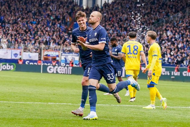 Germany Soccer 2 Bundesliga 2025 2026, Matchday 29 VfL Bochum vs Eintracht Braunschweig Vonovia Ruhrstadion Goal and goal celebration to 4 1 by Philipp Hofmann VfL Bochum, 33 by penalty kick Joy, emotions, jubilation Copyright: xJOERANxSTEINSIEKx