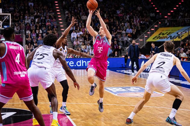 easyCredit Basketball Bundesliga, Telekom Baskets Bonn vs. Basketball Löwen Braunschweig, 12.04.2026 Grayson Murphy (Telekom Baskets Bonn 7) einbeinig -- easyCredit Basketball Bundesliga, Telekom Baskets Bonn vs. Basketball Löwen Braunschweig, 12.04.2026, Telekom Dome Bonn *** easyCredit Basketball Bundesliga, Telekom Baskets Bonn vs Basketball Löwen Braunschweig, 12 04 2026 Grayson Murphy Telekom Baskets Bonn 7 one-legged easyCredit Basketball Bundesliga, Telekom Baskets Bonn vs Basketball Löwen Braunschweig, 12 04 2026, Telekom Dome Bonn Copyright: xBEAUTIFULxSPORTS Derixx