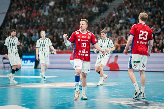 HBL HSV Hamburg vs THW Kiel, 12 04 2026 Moritz Sauter HSV Hamburg, 33 cheers HBL HSV Hamburg vs THW Kiel on 12 04 2026 at Barclays Arena, Hamburg Copyright: xBEAUTIFULxSPORTS Tonhäuserx