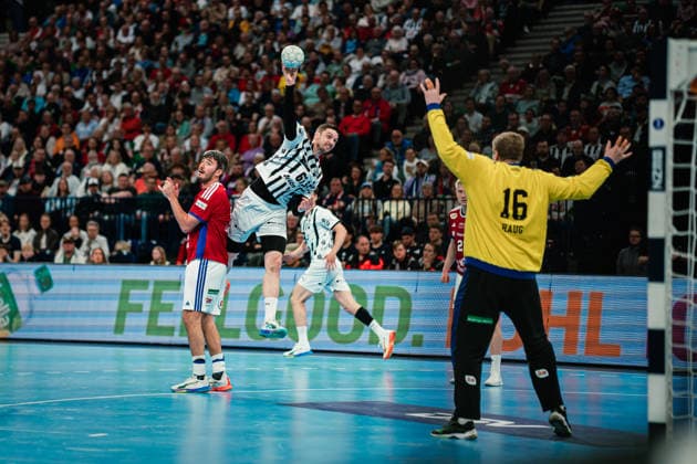 HBL HSV Hamburg vs THW Kiel, 12 04 2026 Hendrik Pekeler THW Kiel, 61 throws HBL HSV Hamburg vs THW Kiel on 12 04 2026 at Barclays Arena, Hamburg Copyright: xBEAUTIFULxSPORTS Tonhäuserx
