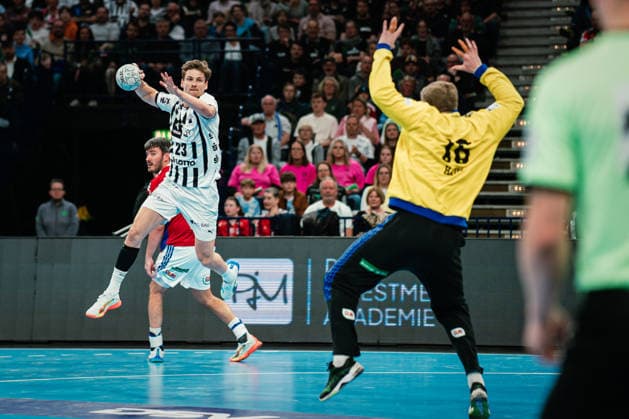 HBL HSV Hamburg vs THW Kiel, 12 04 2026 Rune Dahmke THW Kiel, 23 throws HBL HSV Hamburg vs THW Kiel on 12 04 2026 at Barclays Arena, Hamburg Copyright: xBEAUTIFULxSPORTS Tonhäuserx