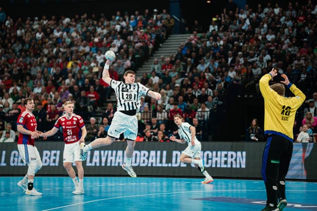 HBL HSV Hamburg vs THW Kiel, 12 04 2026 Lukas Laube THW Kiel, 20 throws HBL HSV Hamburg vs THW Kiel on 12 04 2026 at Barclays Arena, Hamburg Copyright: xBEAUTIFULxSPORTS Tonhäuserx