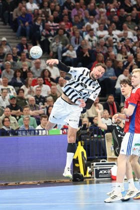 Handball Daikin Handball Bundesliga 2025 2026 Handball Sport Verein Hamburg vs THW Kiel Harald Reinkind Kiel ,Elias Kofler Hamburg ,Einar Olafsson Hamburg , Barclays Arena Hamburg