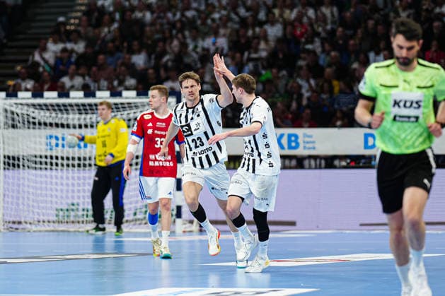 Goal celebration Rune Dahmke THW Kiel, 23 and Lukas Zerbe THW Kiel, 24 GER, Handball Sport Verein Hamburg vs THW Kiel, Handball, 1 Bundesliga, Matchday 28, Season 2025 2026, 12 04 2026 GER, Handball Sport Verein Hamburg vs THW Kiel, Handball, 1 Bundesliga, Matchday 28, Season 2025 2026, 12 04 2026 Hamburg Copyright: xEibner-Pressefoto MarcelxvonxFehrnx EP_MFN