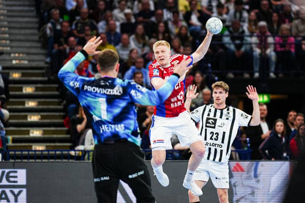 Throw Goal Frederik Bo Andersen Handball Sport Verein Hamburg, 21 GER, Handball Sport Verein Hamburg vs THW Kiel, Handball, 1 Bundesliga, Matchday 28, Season 2025 2026, 12 04 2026 GER, Handball Sport Verein Hamburg vs THW Kiel, Handball, 1 Bundesliga, Matchday 28, Season 2025 2026, 12 04 2026 Hamburg Copyright: xEibner-Pressefoto MarcelxvonxFehrnx EP_MFN