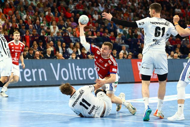 Handball I Men I Season 2025 2026 I Bundesliga I 28 Matchday I HSV Hamburg THW Kiel I 12 04 2026 Petter Overby 11, THW Kiel Moritz Sauter 33, HSV Hamburg Hamburg Barclaycard Arena Hamburg Germany Copyright: xLobeca RalfxHomburgx