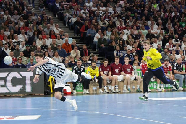 2026 04 12 xfsx Daikin HBL Handballl 1 Bundesliga Hamburger Sportverein Handball THW Kiel v l Lukas Zerbe THW Kiel ,24 , Goalkeeper Robin Haug 16, HSV Hamburg Handball Copyright: HMBxMedia FernandoxSoares