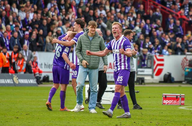 Deutschland: 3. Liga 2025 2026, 33. Spieltag - VfL Osnabrück vs Energie Cottbus - Bremer Brücke (Osnabrück): Freude, Emotionen, Jubel Niklas Wiemann (VfL Osnabrück, 25) Osnabrück *** Germany 3 Liga 2025 2026, 33 Matchday VfL Osnabrück vs Energie Cottbus Bremer Brücke Osnabrück Joy, emotions, jubilation Niklas Wiemann VfL Osnabrück, 25 Osnabrück Copyright: xAymanxAlahmedx