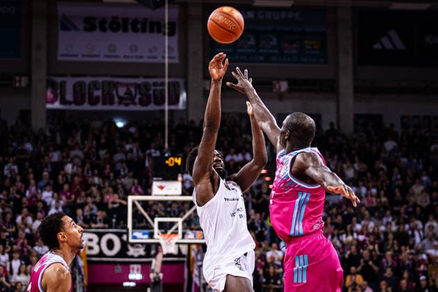 easyCredit Basketball Bundesliga, Telekom Baskets Bonn vs Basketball Löwen Braunschweig, 12 04 2026 Simi Shittu BASKETBALL LÖWEN BRAUNSCHWEIG 45 and Kur Jongkuch Telekom Baskets Bonn 15 easyCredit Basketball Bundesliga, Telekom Baskets Bonn vs Basketball Löwen Braunschweig, 12 04 2026, Telekom Dome Bonn Copyright: xBEAUTIFULxSPORTS Derixx