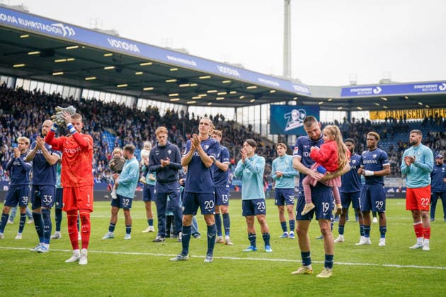 Germany Soccer 2 Bundesliga 2025 2026, 29 Matchday VfL Bochum vs Eintracht Braunschweig Vonovia Ruhrstadion Team photo, long shot, joy, emotions, cheering Copyright: xJOERANxSTEINSIEKx