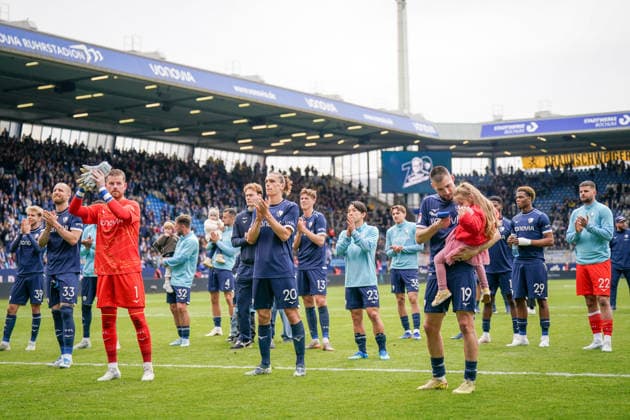 Germany Soccer 2 Bundesliga 2025 2026, 29 Matchday VfL Bochum vs Eintracht Braunschweig Vonovia Ruhrstadion Team photo, long shot, joy, emotions, cheering Copyright: xJOERANxSTEINSIEKx