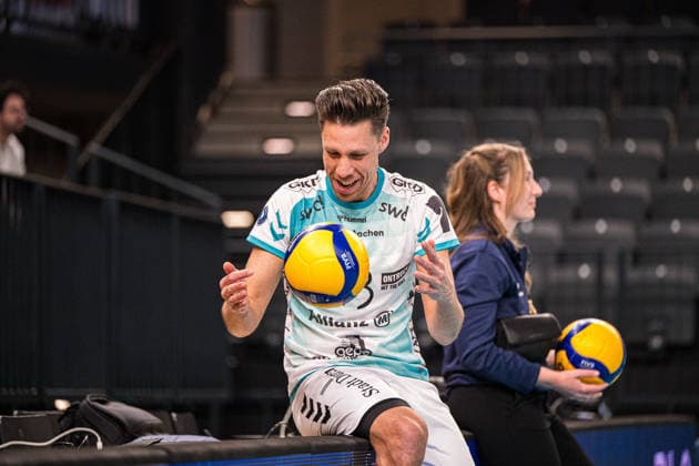 Volleyball I Men I Season 2025 2026 I Bundesliga I Semi-finals I SVG Lüneburg SWD powervolleys Düren I 12 04 2026 Tomas Kocian Falkenbach 13, SWD Powervolleys Düren holds a ball Copyright: xLobeca Björn-OlexKehmx