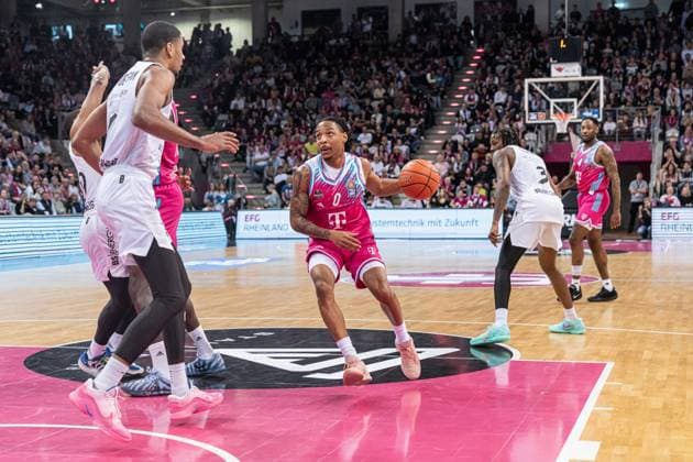 Jalen Finch 0 Telekom Baskets Bonn dribbles the ball in attack against players of Basketball Löwen Braunschweig EasyCredit BBL League match on matchday 29 in Bonn between Telekom Baskets Bonn and Basketball Löwen Braunschweig Jalen Finch with the ball at the basket Copyright: xFeyzullahxGökalp feyzofsportsx