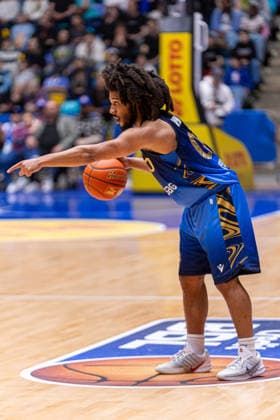Basketball Bundesliga BBL, Frankfurt Skyliners vs MLP Academics Heidelberg, Süwag Energie Arena Frankfurt am Main 12 04 2026 Basketball Bundesliga BBL, Frankfurt am Main, Germany 12 04 2026 Tyger Campbell Frankfurt Skyliners, 00 am Ball, Basketball Bundesliga BBL, Match of Frankfurt Skyliners vs MLP Academics Heidelberg, Süwag Energie Arena Frankfurt am Main Copyright: xBEAUTIFULxSPORTS Freudensteinx
