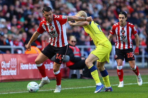 SUNDERLAND, ENGLAND, APRIL 12: Granit Xhaka of Sunderland AFC (L) shields the ball from Lucas Bergvall of Tottenham Hotspur (R) during a Premier League 2025-26 match between Sunderland and Tottenham Hotspur at Stadium of Light on April 12, 2026 in Sunderland, England. (Photo by Zach Forster Sports Press Photo) Copyright: xZachxForster SportsxPressxPhotox Sportspressphoto_SPR128071
