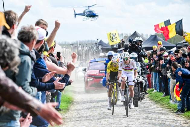 Paris - Roubaix Hauts-de-France 2026 Cycling Race ROUBAIX, FRANCE - APRIL 12 : Pogacar Tadej (SLO) of UAE Team Emirates XRG, Van Aert Wout (BEL) of Team Visma Lease a Bike in the escape pack during the 123rd edition of Paris - Roubaix Hauts-de-France an UCI World Tour 1.UWT one day cycling road race for Men Elite of 258 km with start in Compiegne and finish in Roubaix on April 12, 2026 in Roubaix, France, 12 04 2026 ( Motordriver Kenny Verfaillie - Roubaix France  Copyright: xBernardxPaponx