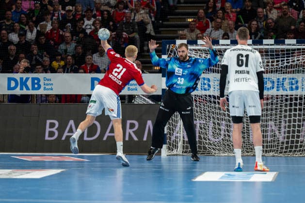 12 04 2026, xdobgx, Handball Daikin HBL, Handball Sport Verein Hamburg THW Kiel v l Frederik Bo Andersen Handball Sport Verein Hamburg, 21 on the seven-meter penalty, Andreas Wolff Kiel, 33