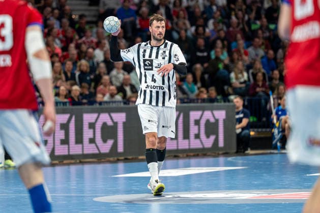 12 04 2026, xdobgx, Handball Daikin HBL, Handball Sport Verein Hamburg THW Kiel v l Domagoj Duvnjak Kiel, 4 am Ball, plays the ball