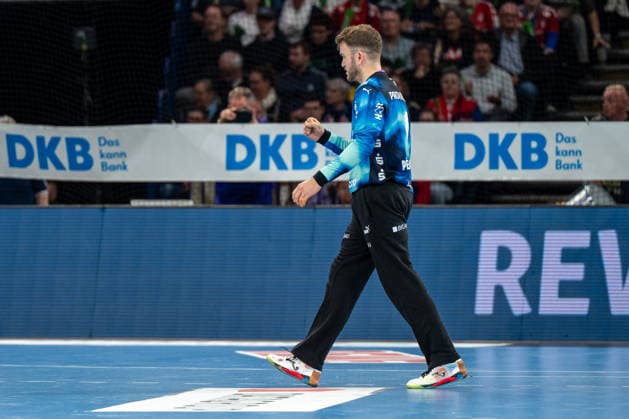12 04 2026, xdobgx, Handball Daikin HBL, Handball Sport Verein Hamburg THW Kiel v l Gonzalo Perez De Vargas Kiel, 1 cheers over held ball, defended, held, goalkeeper