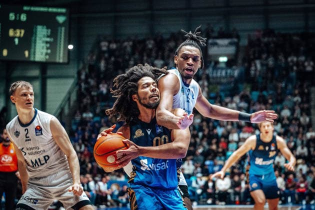Tyger Campbell Skyliners Frankfurt, 00 , Osun Osunniyi MLP Academics Heidelberg, 12 GER, Skyliners Frankfurt vs MLP Academics Heidelberg, easycredit BBL, Bundesliga, Matchday 29, Season 2025 2026 12 04 2026 Eibner Pressefoto Attila Ziga GER, Skyliners Frankfurt vs MLP Academics Heidelberg, easycredit BBL, Bundesliga, Matchday 29, Season 2025 2026 12 04 2026 Frankfurt am Main Copyright: xEibner-Pressefotox EP_AZA