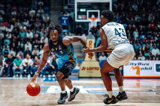 Isaiah Swope Skyliners Frankfurt, 01 , Eric Reed Jr MLP Academics Heidelberg, 43 GER, Skyliners Frankfurt vs MLP Academics Heidelberg, easycredit BBL, Bundesliga, Matchday 29, Season 2025 2026 12 04 2026 Eibner Pressefoto Attila Ziga GER, Skyliners Frankfurt vs MLP Academics Heidelberg, easycredit BBL, Bundesliga, Matchday 29, Season 2025 2026 12 04 2026 Frankfurt am Main Copyright: xEibner-Pressefotox EP_AZA