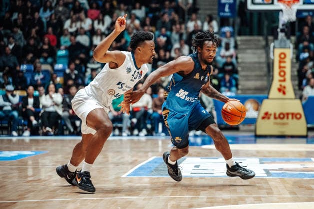 Eric Reed Jr MLP Academics Heidelberg, 43 , Isaiah Swope Skyliners Frankfurt, 01 GER, Skyliners Frankfurt vs MLP Academics Heidelberg, easycredit BBL, Bundesliga, Matchday 29, Season 2025 2026 12 04 2026 Eibner Pressefoto Attila Ziga GER, Skyliners Frankfurt vs MLP Academics Heidelberg, easycredit BBL, Bundesliga, Matchday 29, Season 2025 2026 12 04 2026 Frankfurt am Main Copyright: xEibner-Pressefotox EP_AZA