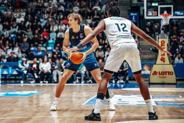 Jacob Holt Skyliners Frankfurt, 10 , Osun Osunniyi MLP Academics Heidelberg, 12 GER, Skyliners Frankfurt vs MLP Academics Heidelberg, easycredit BBL, Bundesliga, Matchday 29, Season 2025 2026 12 04 2026 Eibner Pressefoto Attila Ziga GER, Skyliners Frankfurt vs MLP Academics Heidelberg, easycredit BBL, Bundesliga, Matchday 29, Season 2025 2026 12 04 2026 Frankfurt am Main Copyright: xEibner-Pressefotox EP_AZA