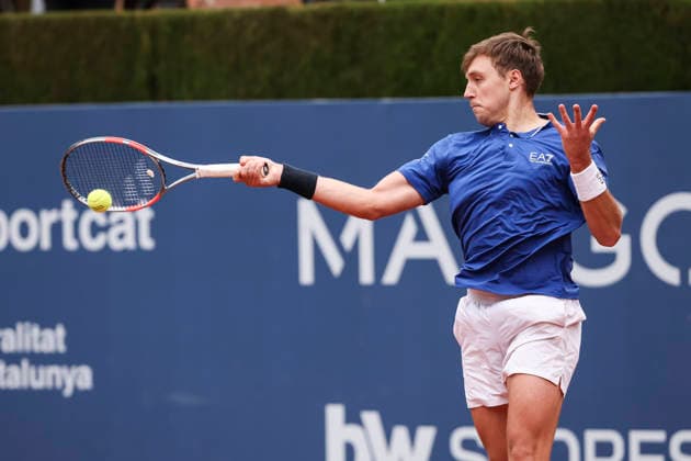 April 12, 2026, Barcelona, Barcelona, Spain: Hamad Medjedovic of Serbia in action agaisnt Quentin Halys of France in Qualifying match during the second day of the Barcelona Open Banc Sabadell 2026 at Real Club de Tenis Barcelona on April 12, 2026 in Barcelona, Spain. Barcelona Open Banc Sabadell - Conde Godo 2026 Day 2  - ZUMAa181 20260412_zaa_a181_343 Copyright: xJavierxBorregox