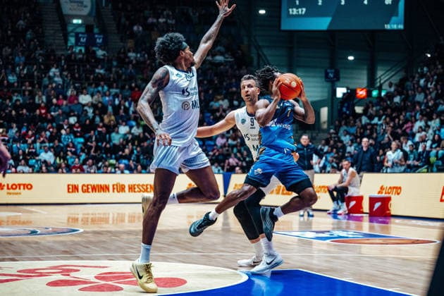 Isaiah Swope Skyliners Frankfurt, 01 , Pauk Zipser MLP Academics Heidelberg, 09 GER, Skyliners Frankfurt vs MLP Academics Heidelberg, easycredit BBL, Bundesliga, Matchday 29, Season 2025 2026 12 04 2026 Eibner Pressefoto Attila Ziga GER, Skyliners Frankfurt vs MLP Academics Heidelberg, easycredit BBL, Bundesliga, Matchday 29, Season 2025 2026 12 04 2026 Frankfurt am Main Copyright: xEibner-Pressefotox EP_AZA
